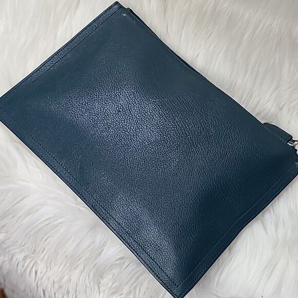 💯 Authentic Givenchy Clutch Bag🍀 - Picture 3 of 14